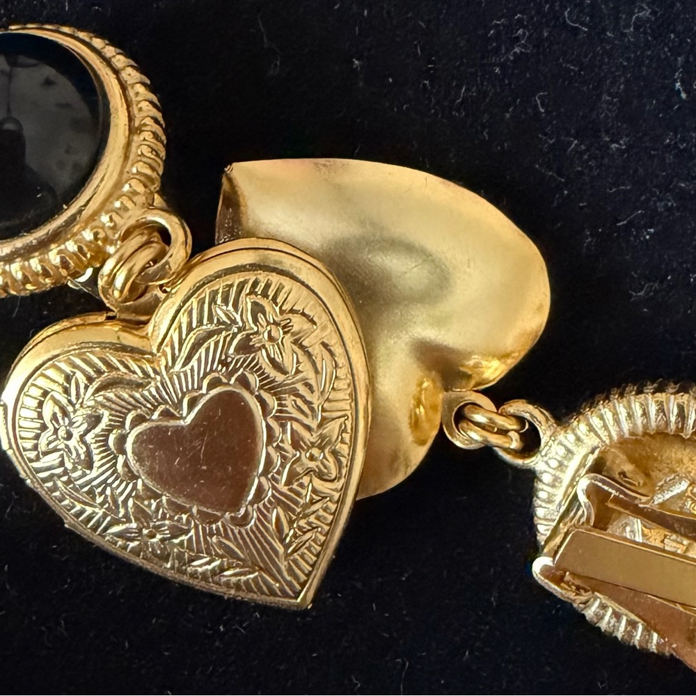 Ben-Amun Gold and Black Heart Earrings - Picture 6 of 8
